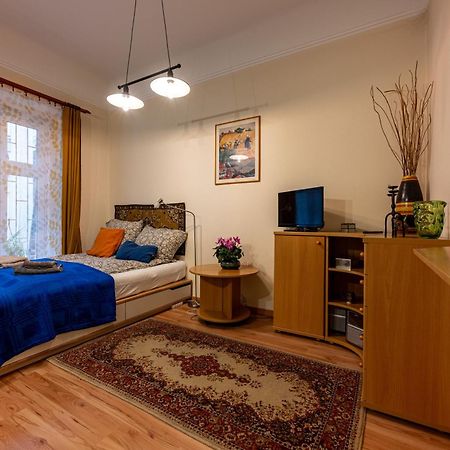 A Quiet Studio In The Heart Of The City Budapest Exterior photo