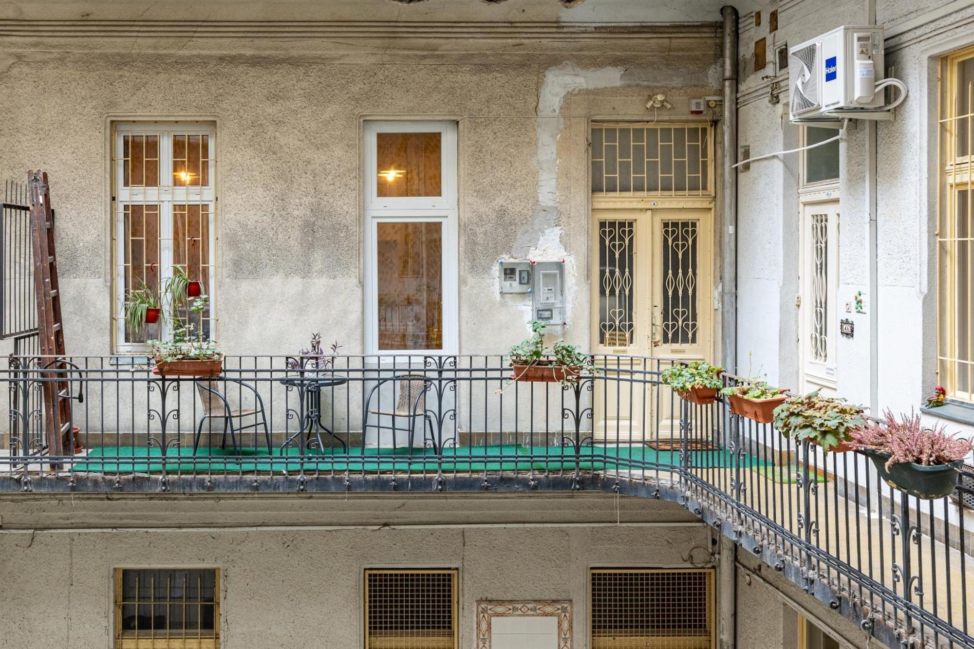 A Quiet Studio In The Heart Of The City Budapest Exterior photo